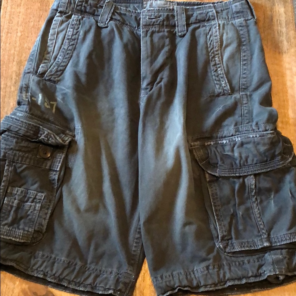 Men’s American Eagle cargo shorts